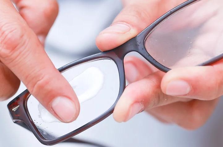 如何修复眼镜刮痕,眼镜划痕修复最佳方法