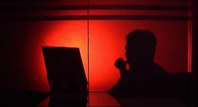 变态出没当心!温哥华美女被*拍偷**私照,在抖音上疯传!网上挂卖