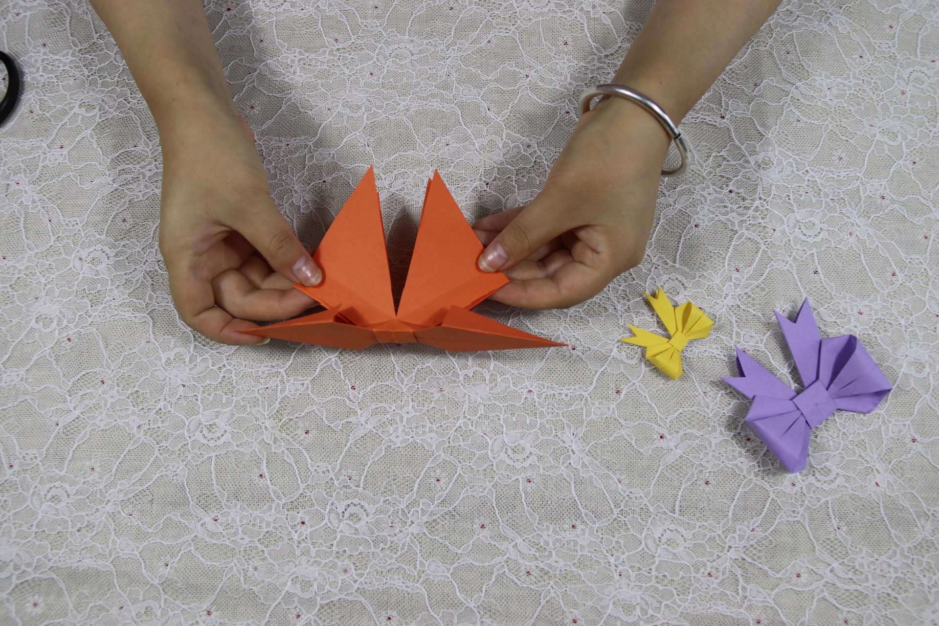 蝴蝶结的折法又小又好看不用剪刀,蝴蝶结折法简单不用剪刀