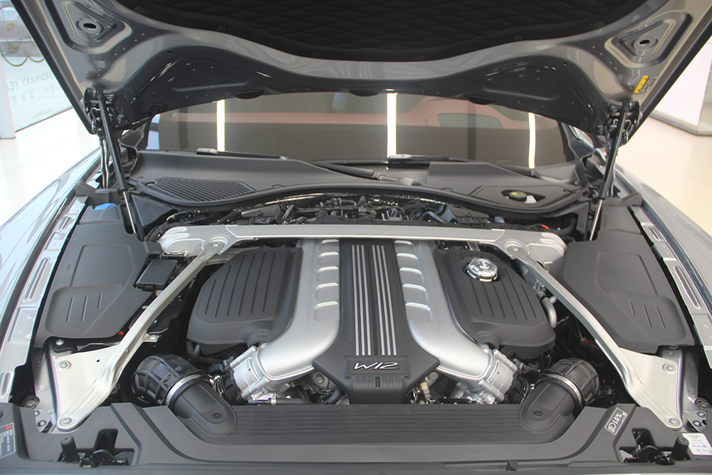 宾利飞驰8速双离合驾驶感受,宾利飞驰双离合变速箱