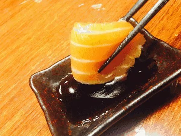 在昆明这家日料店，吃个寿司居然被“烫”到嘴