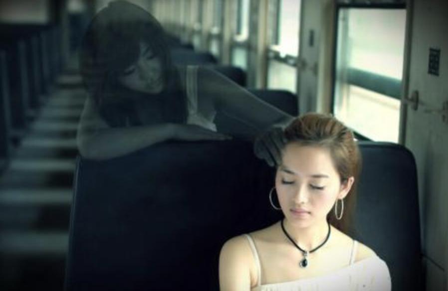 盘点人类拍照拍到鬼的照片,拍照拍到鬼影是怎么回事