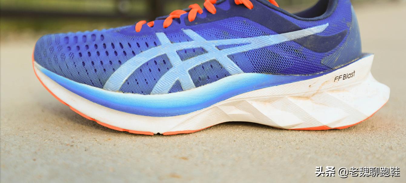 就算是慢跑鞋之王,也顶不住了:全年亏损1.5亿,连续4年下滑