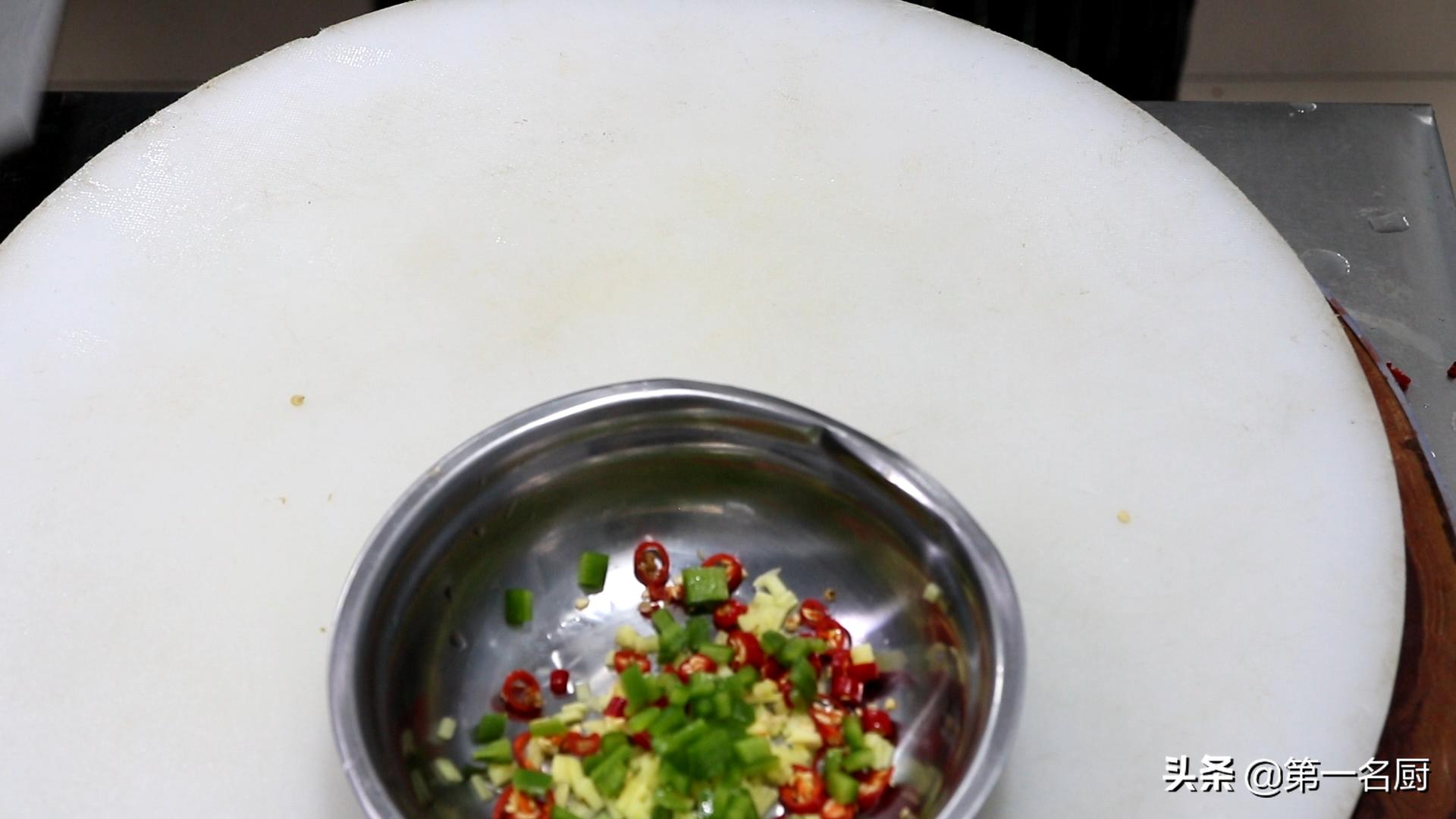 为什么饭店的凉拌藕片那么好吃？原来拌汁有技巧，这样做爽口入味