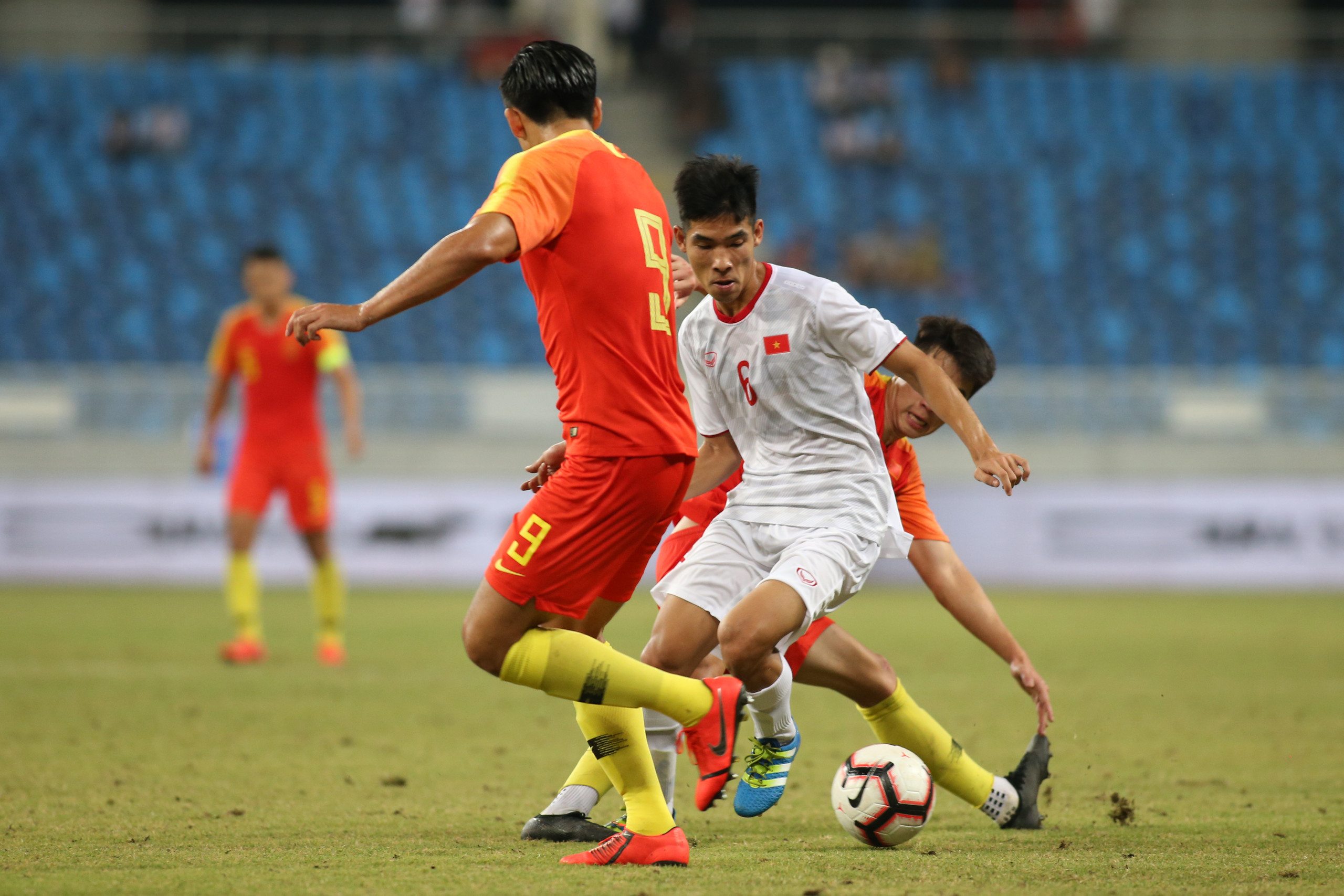 足篮打水不会空,中国国奥对日本国奥足球比赛直播