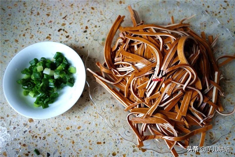 豆腐干炒肉怎么炒好吃又简单,胡萝卜芹菜豆腐干炒肉怎么做好吃
