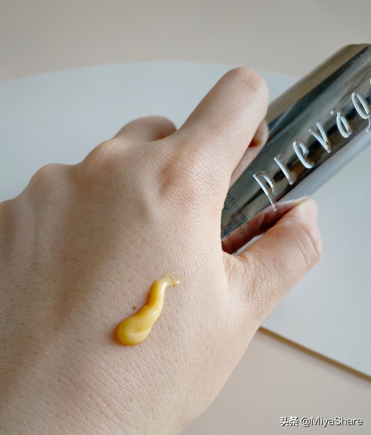 小棕瓶和小黑瓶精华哪款效果好,抗皱紧致小红瓶精华