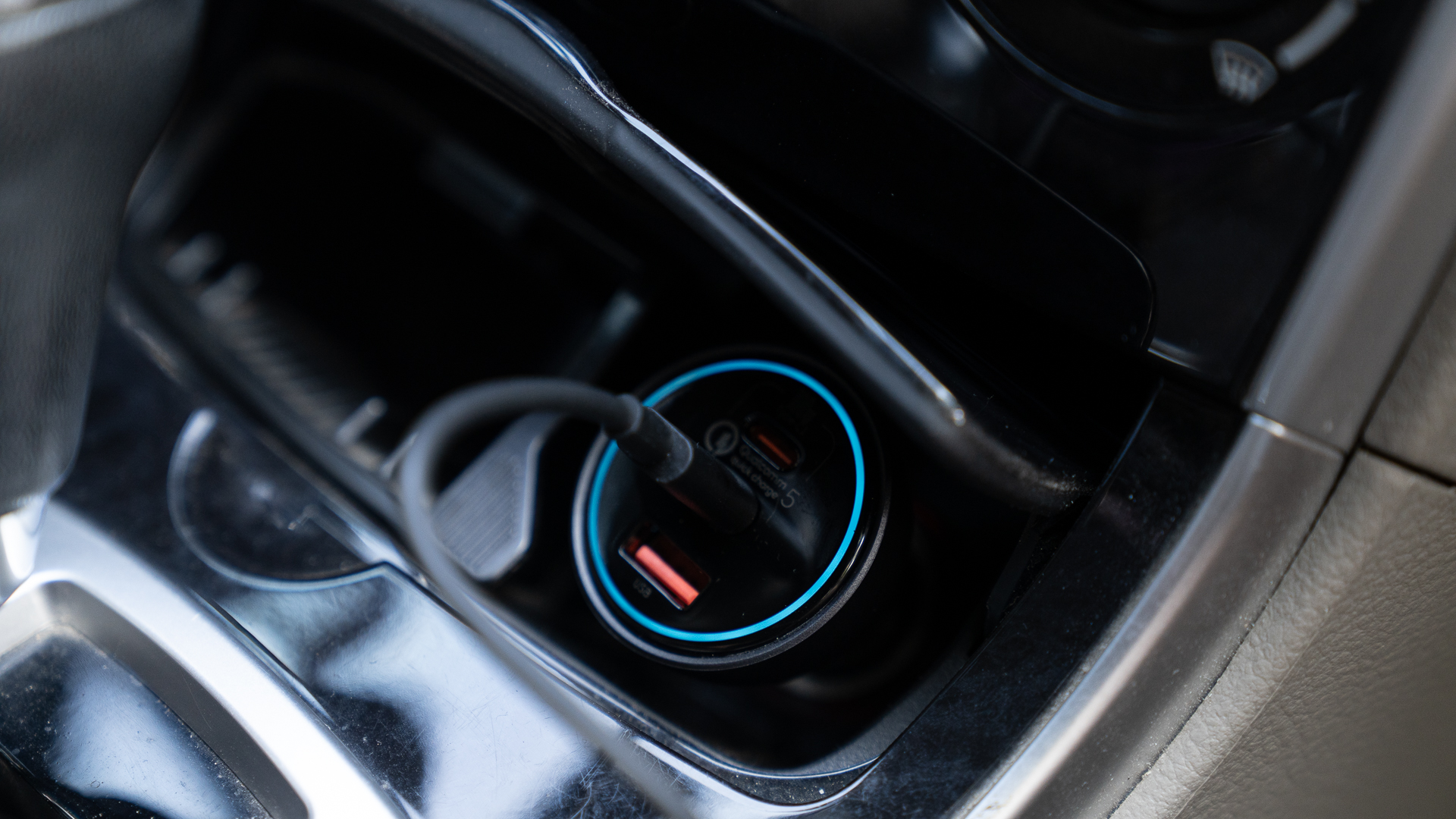 汽车人,出发!车生活补给利器,倍思160WQC5认证车载充电器分享