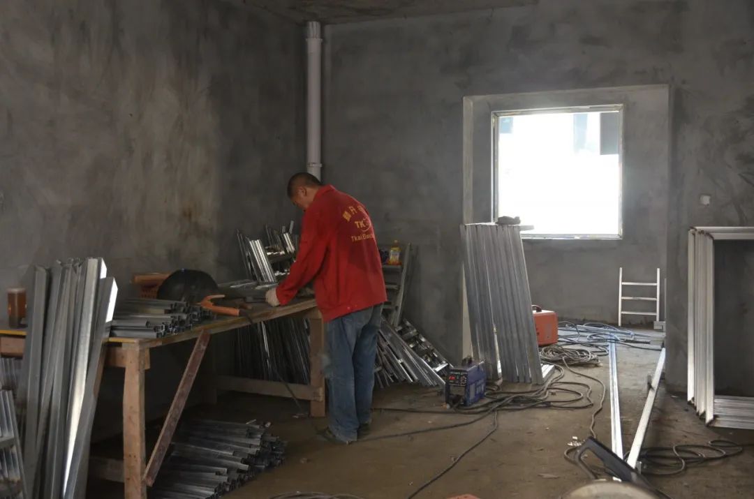 现在新建的小别墅,即将全面完工的别墅