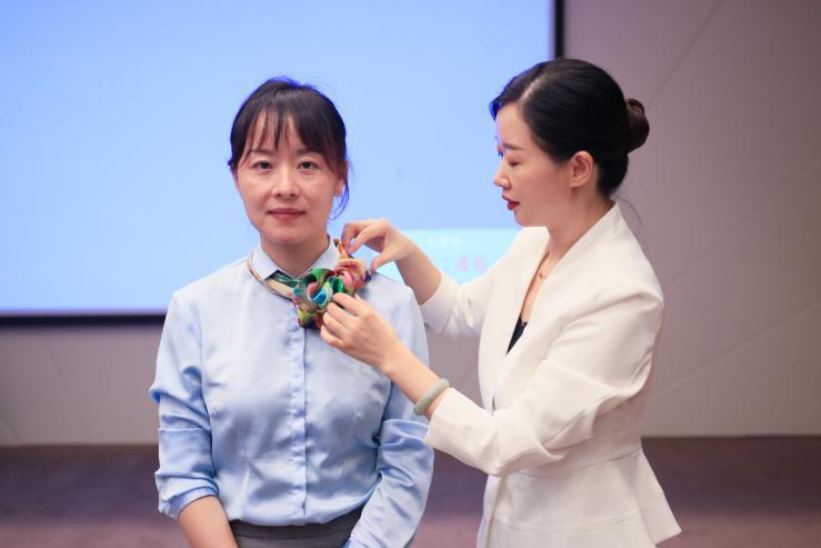 南京天丰大酒店开展“智慧女性，智慧妈妈，七彩生活”专题讲座活动