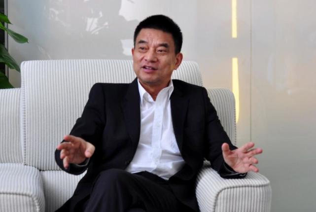 继承父亲千亿资产，她说自己家族能富过三代，因为教育越来越好