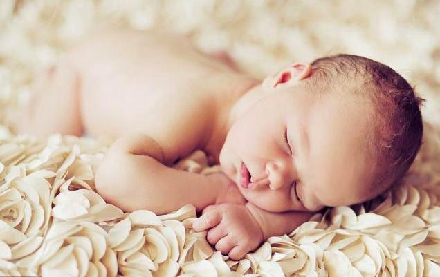 残酷的性别认知试验，这位科学家为了私利，强行将男孩改造成女孩