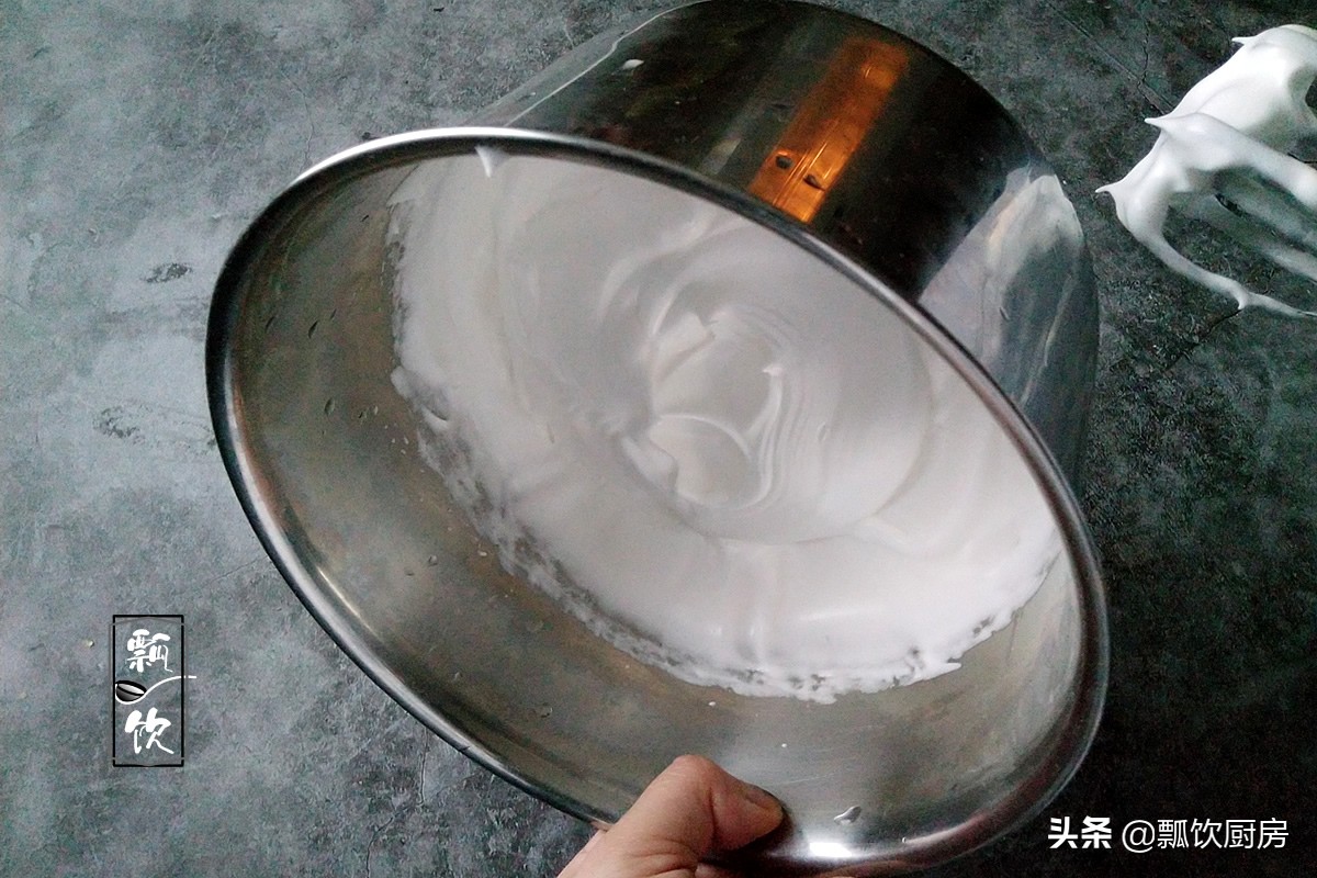 做好的蛋糕放凉容易塌陷,为什么做的蛋糕塌陷和不蓬松