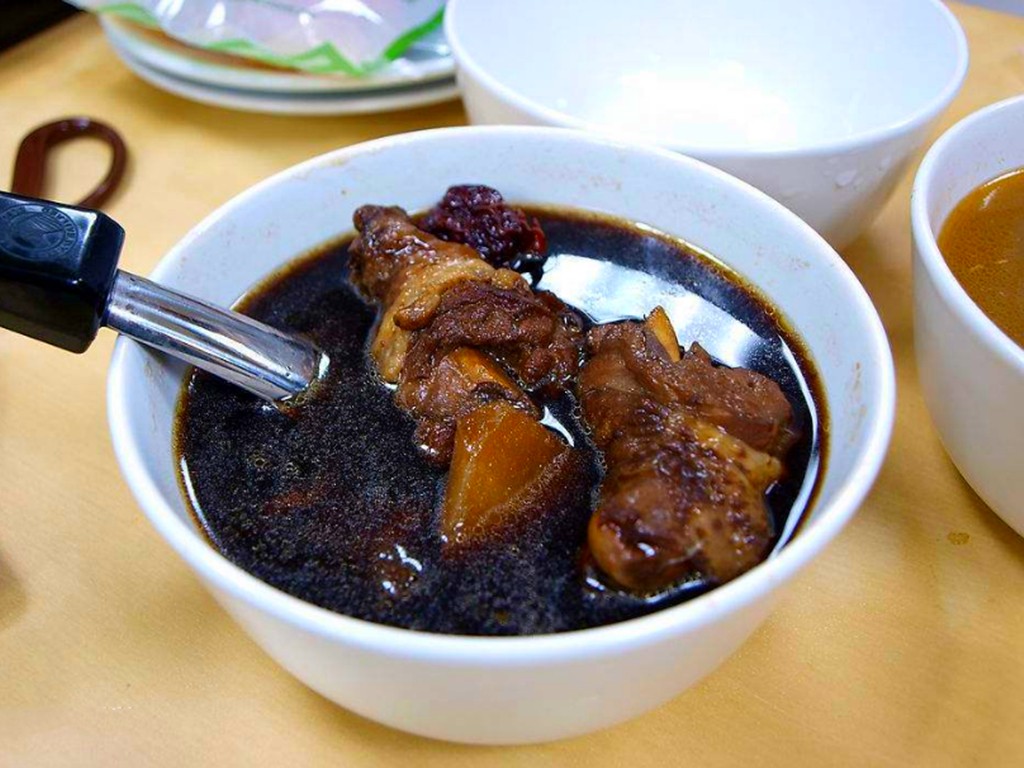 牛肉汤怎么做才能肉嫩汤鲜呢,好喝的牛肉汤家常做法