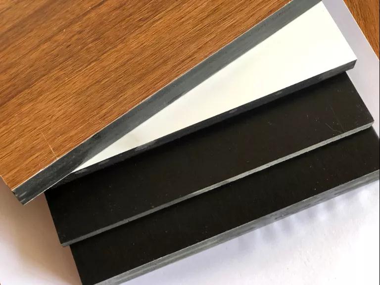 利用竹炭做成的板材，外表虽“其貌不扬”但功效“小清新”