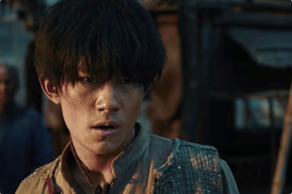 长津湖给易烊千玺送围巾的女孩,长津湖给易烊千玺送围巾