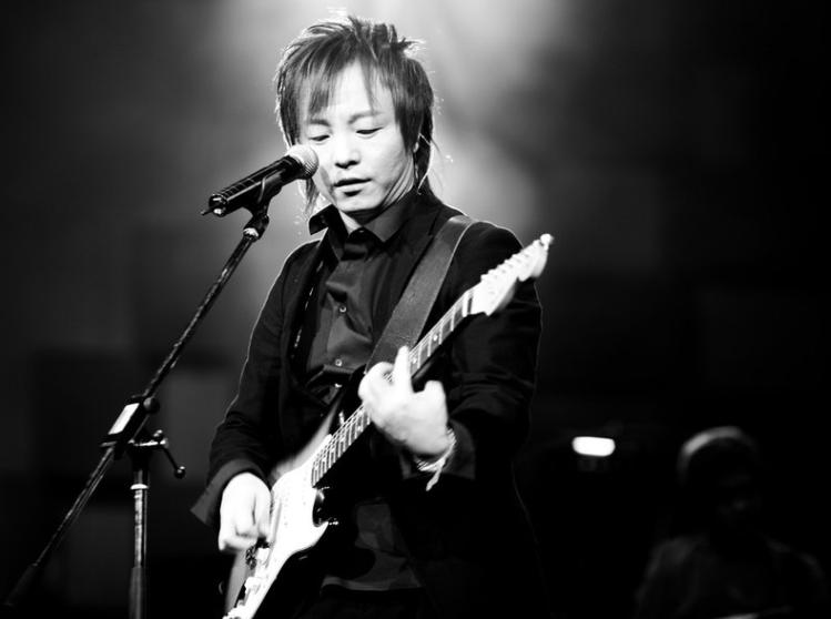 穿过幽暗的岁月结局,穿过幽暗的岁月才能抵达诗和远方