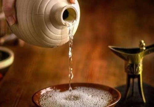 真相白酒加水变浑浊就是纯粮酒,白酒加水变浑浊怎么解决