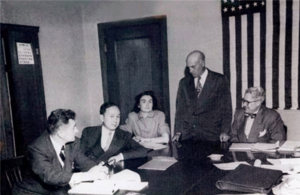 霍金牛顿爱因斯坦谁最厉害,牛顿和爱因斯坦谁的科学能力厉害