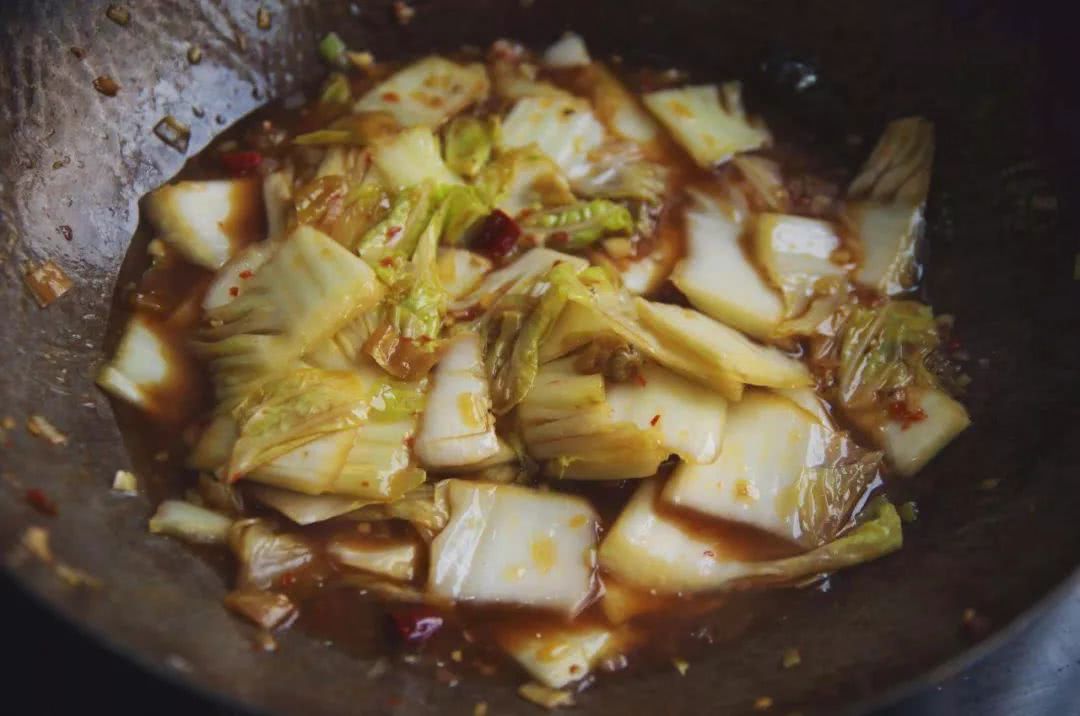 白菜帮做辣白菜,腌制酸辣白菜帮的快捷做法