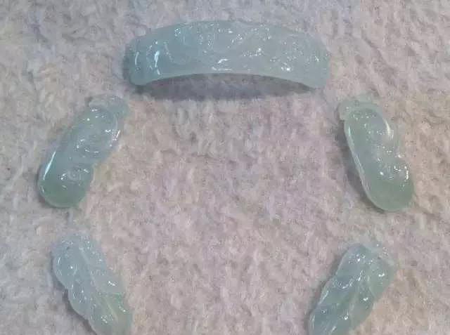 祖传玉镯被摔碎后续,玉镯裂了白金修复图片