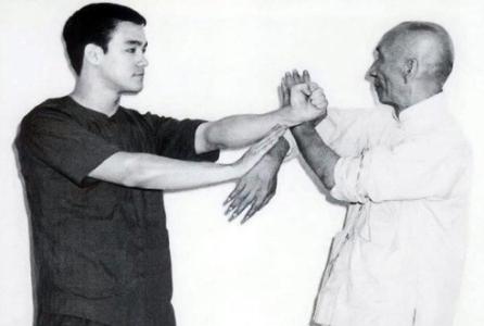 一代宗师叶问李小龙,李小龙叶问厉害吗