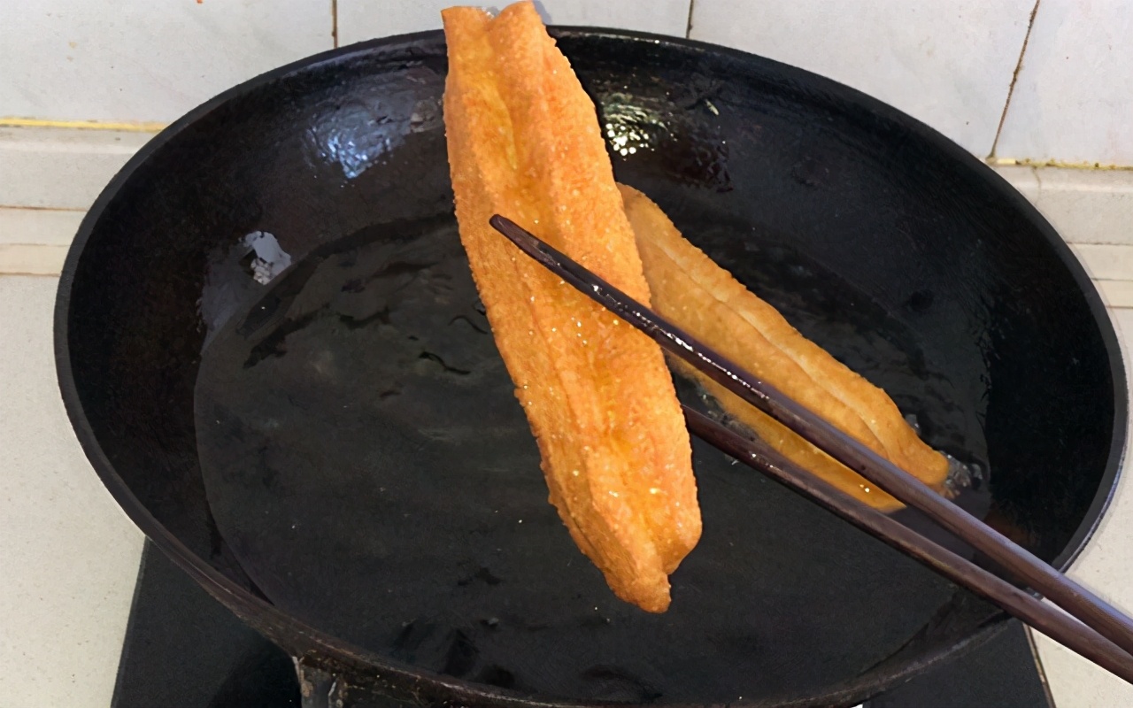 蓬松酥脆空心小油条,小油条蓬松酥脆不加水方便简单