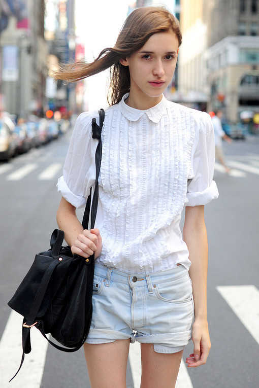 女生怎样穿衣服算保守,女生怎么穿衣服才好看