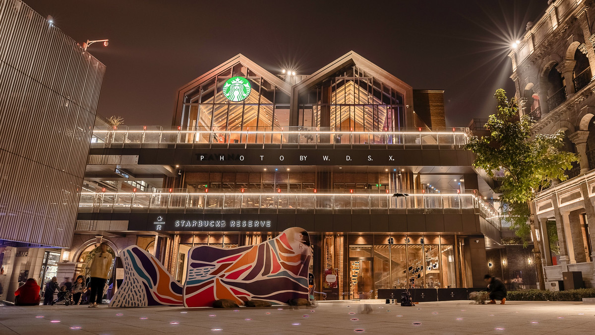 现在喝星巴克，基本靠*诱色**！“玩味冰调”，你敢尝试吗？