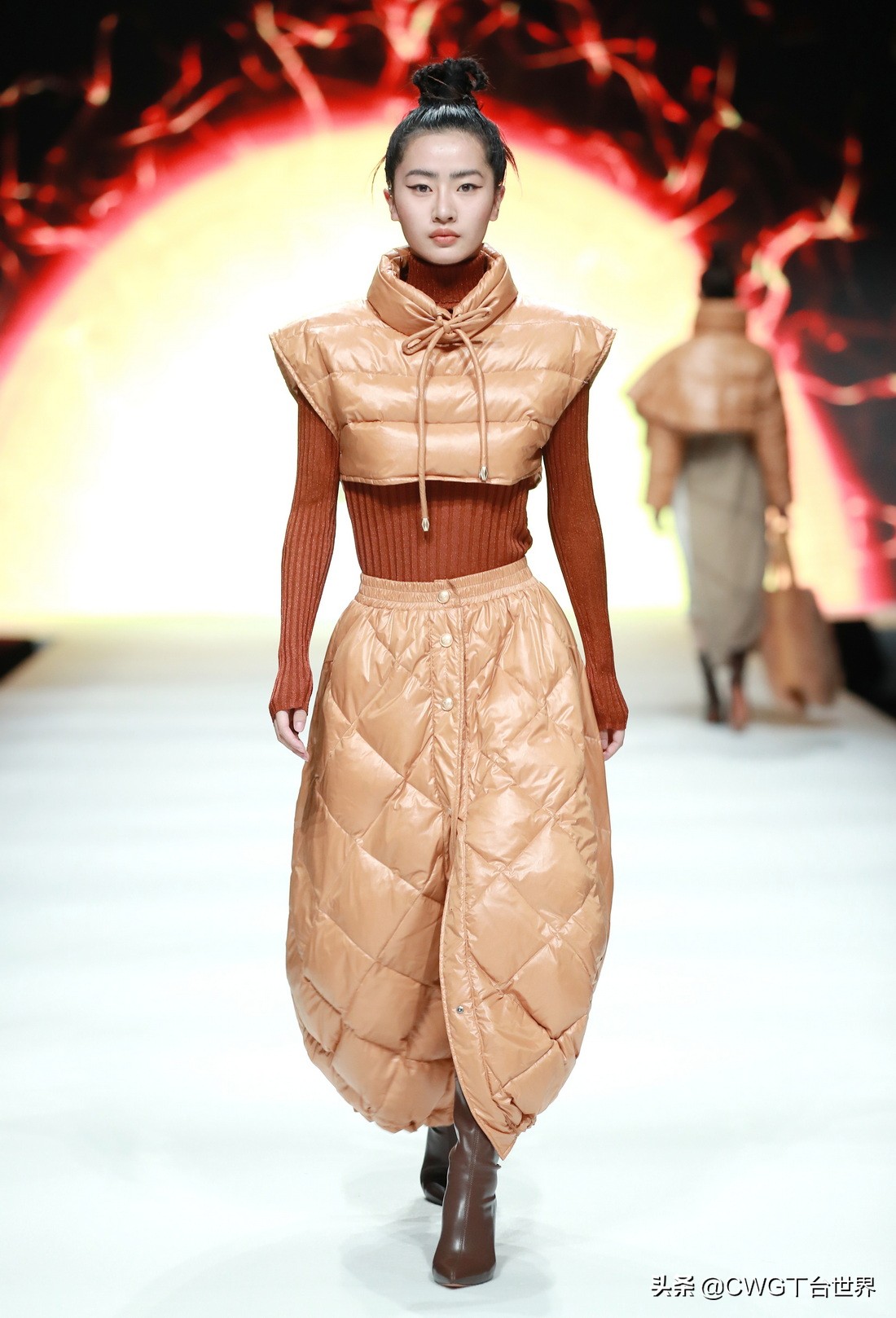 亦帛时尚羽绒服是品牌吗,亦帛时尚2021冬羽绒服发布会