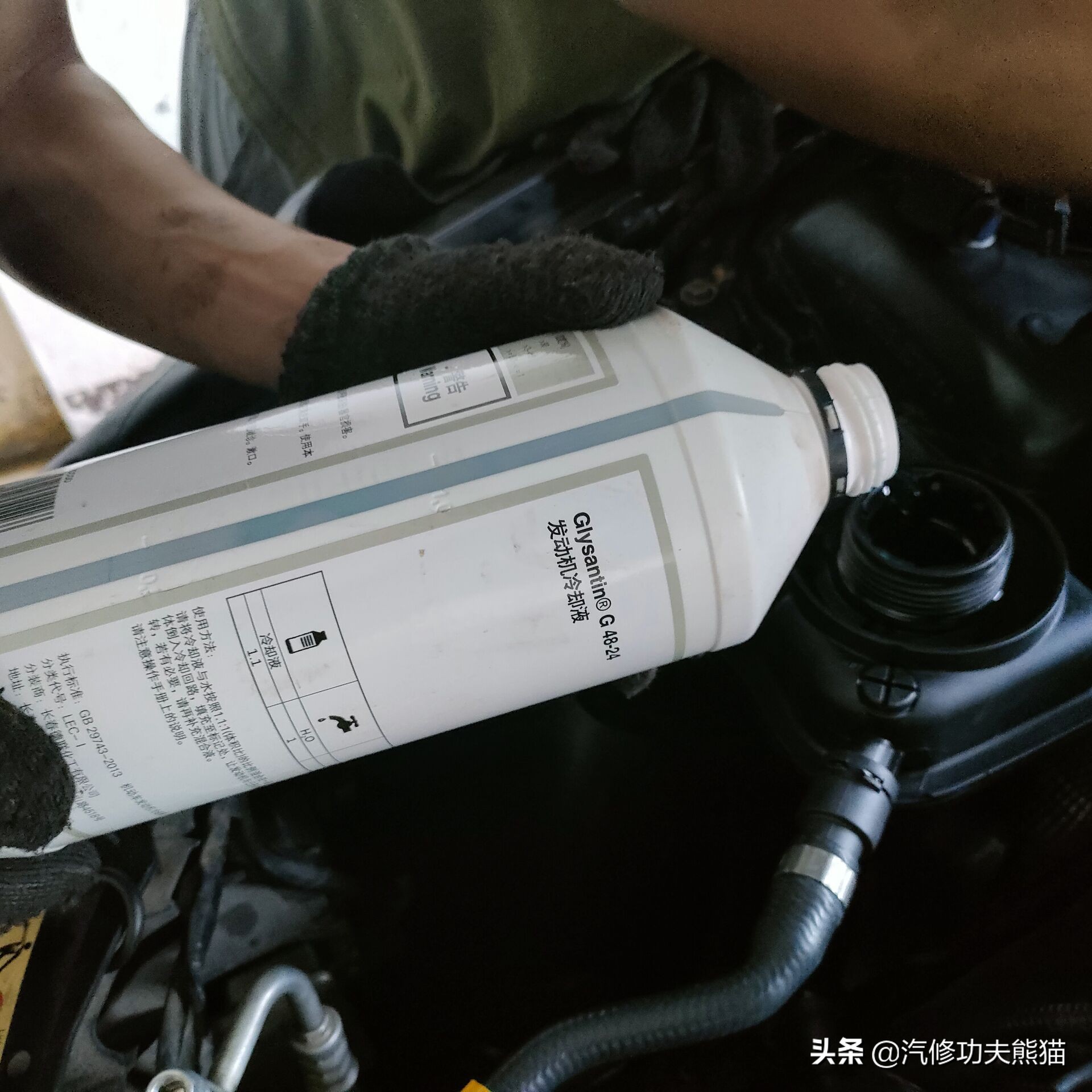 宝马e90325i2007款,宝马e90漏机油通病