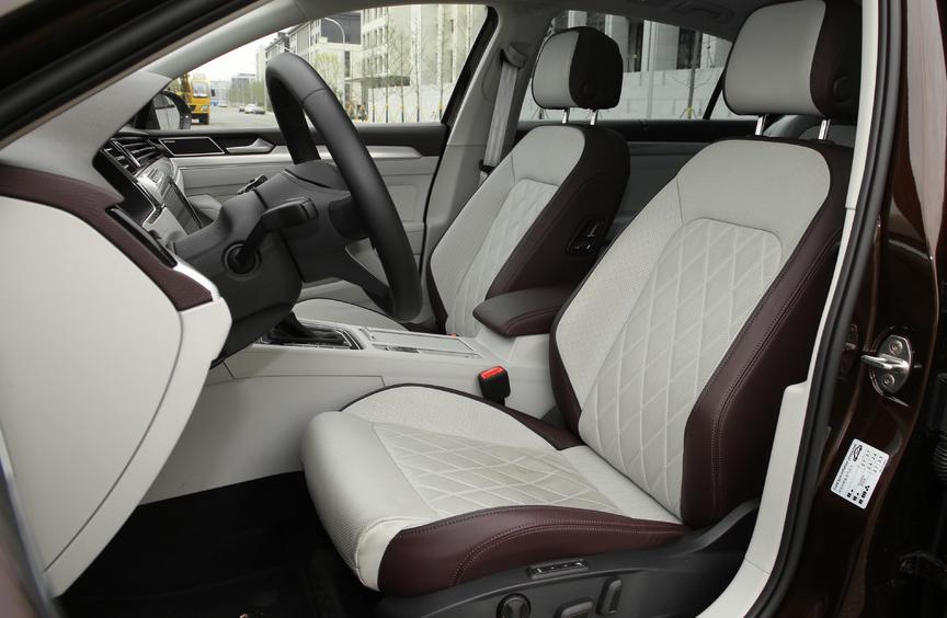 帕萨特迈腾哪个更有档次一点,帕萨特迈腾到底哪个贵