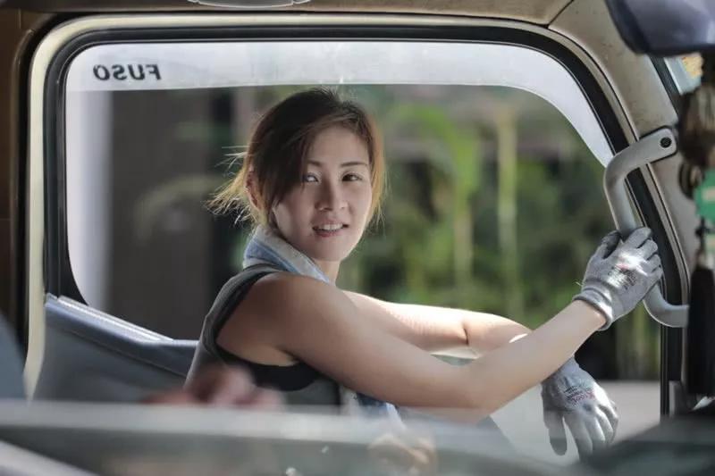 香港最美搬运工是炒作吗,曾经爆火的香港最美搬运工