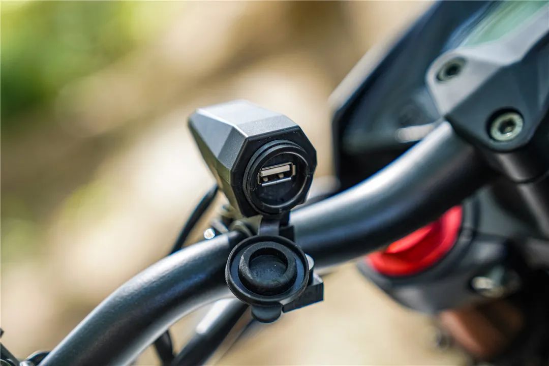 银钢铁拳250到底值不值得入手,1万左右的重型拉力车