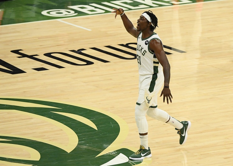 霍勒迪关键抢断不同语言解说,关键抢断霍勒迪不是双枪了吗