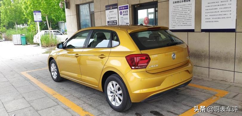 大众polo配置低空间小,大众polo6万左右红色