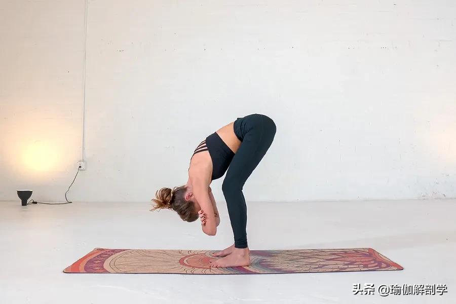 腿粗怎么瘦？10式瑜伽摆脱粗腿尴尬，练出大长腿