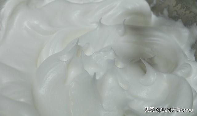 如何做蛋糕简易版无需烤箱电饭煲,电饭煲怎么做蛋糕不用牛奶蛋糕粉