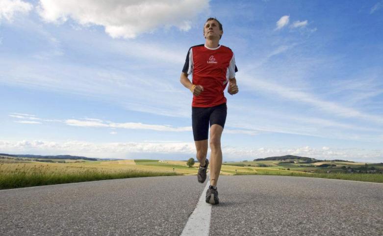 马拉松三个小时怎么跑,三小时跑完半马怎么训练