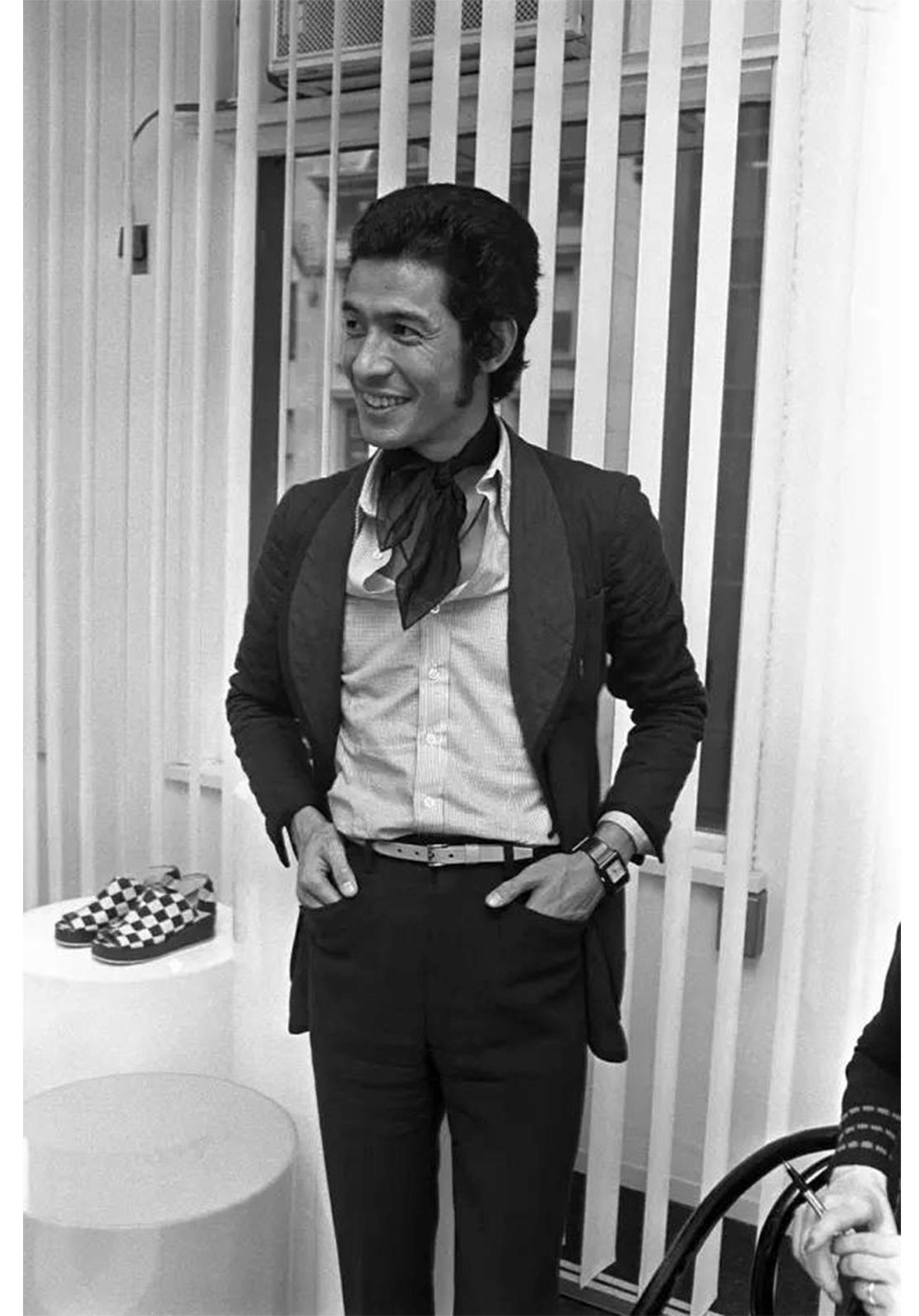 三宅一生的香水与包包，都没有易烊千玺身穿的三宅一生衬衣火！