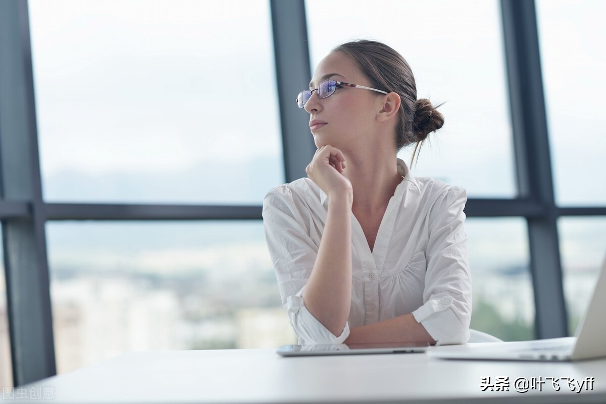 异性之间聊这些说明已经越界了,异性之间的越界往往始于这三件事
