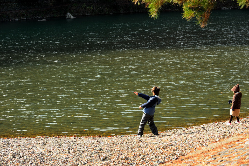 打水漂的少年,打水漂的少年完整视频