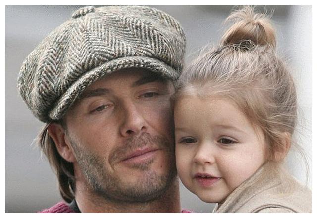 贝克汉姆小七奶娃,七公主出门不用走路