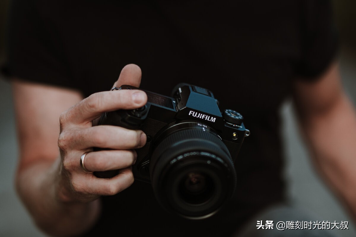 最便宜的中画幅相机二手多少钱,最便宜的二手无反相机