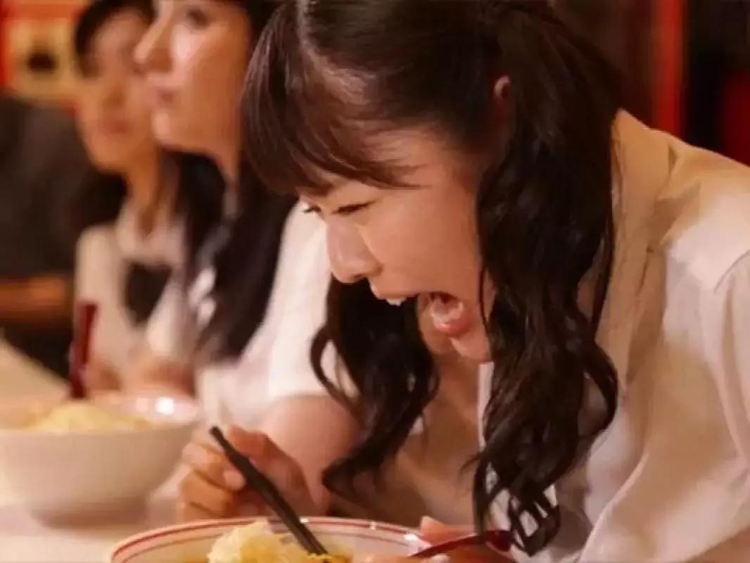 拿命在吃！吃完催吐！如果给你100万，你愿不愿意做吃播？