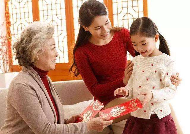 “吃顿饭2000块，过年红包才给500块”？宝妈霸气回怼，很解气