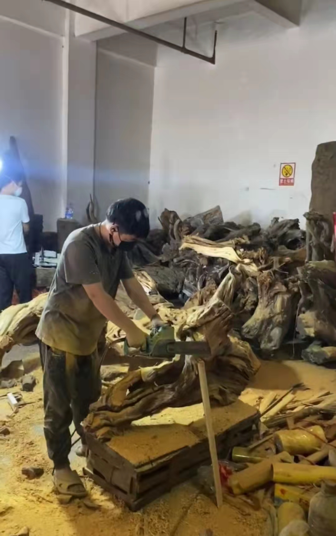 学习根雕一个月能挣多少钱,做生意都以为很赚钱其实没利润