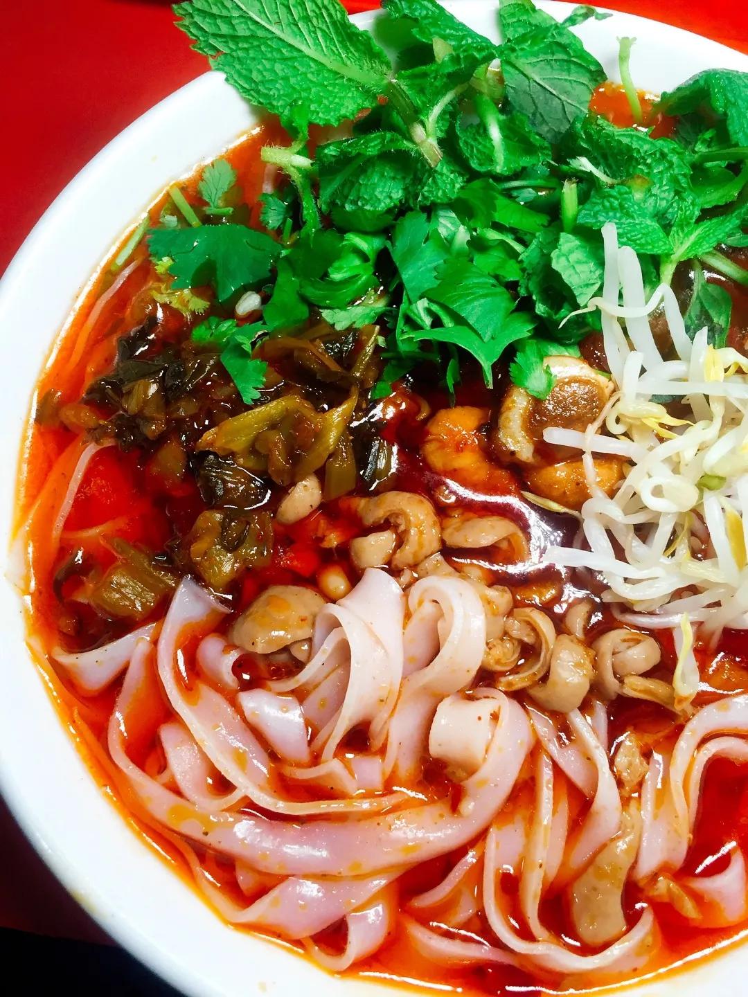 一碗米线斩群妖|我在昆明这5家米线店跪得端端正正