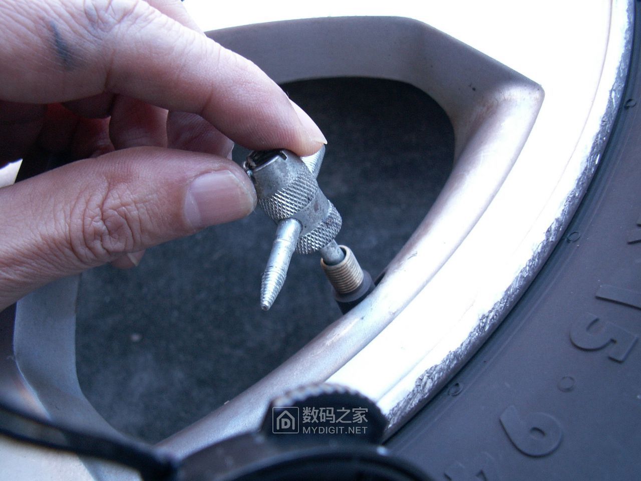 无需匹配的轮胎传感器怎么装,带胎压传感器的轮胎更换教程