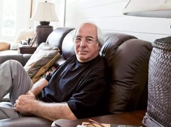 这个宇宙级*子骗**骗过了全世界,最终却败给了爱情!